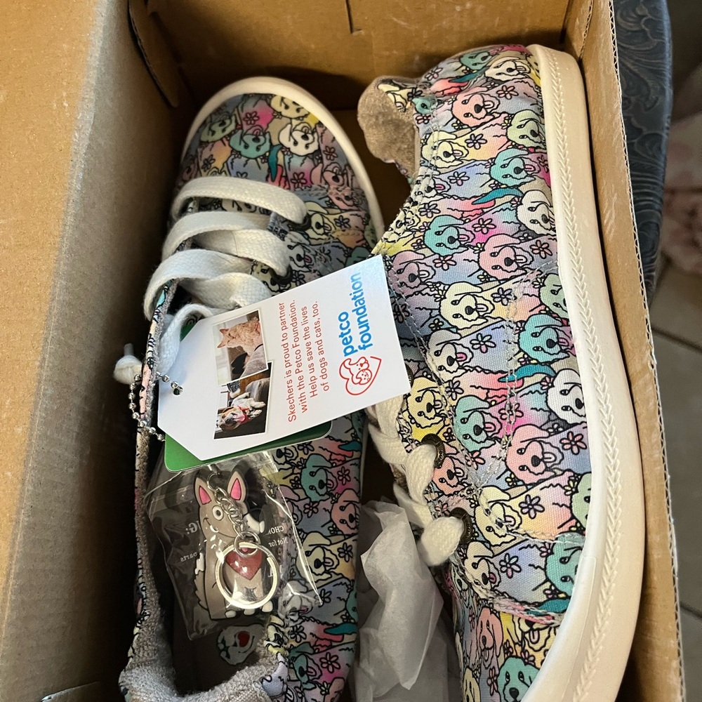 Sketcher Bobs NWT sz 6